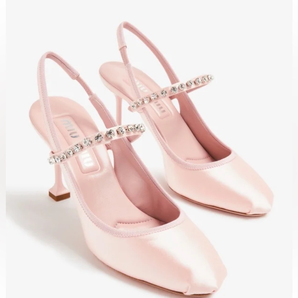 MIU MIU
Satin slingback pumps
$1370 sold out everywhere